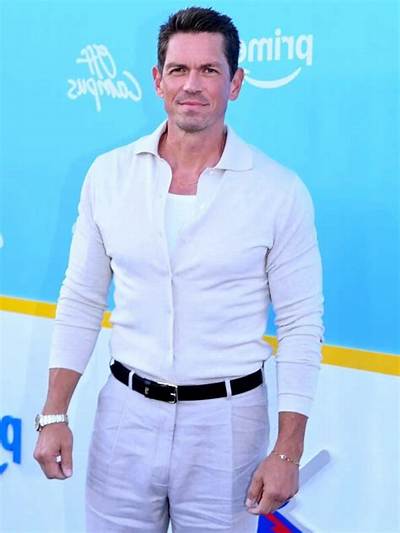 Steve Howey Net Worth - Wiki, Age, Weight and Height, Relationships, Family, and More