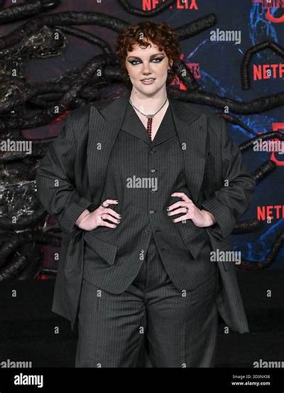 Stranger Things Actress, Shannon Purser Reveal Herself as Bisexual; Know Her Dating and Affairs