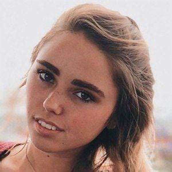 Sydney Frances - Age, Family, Bio