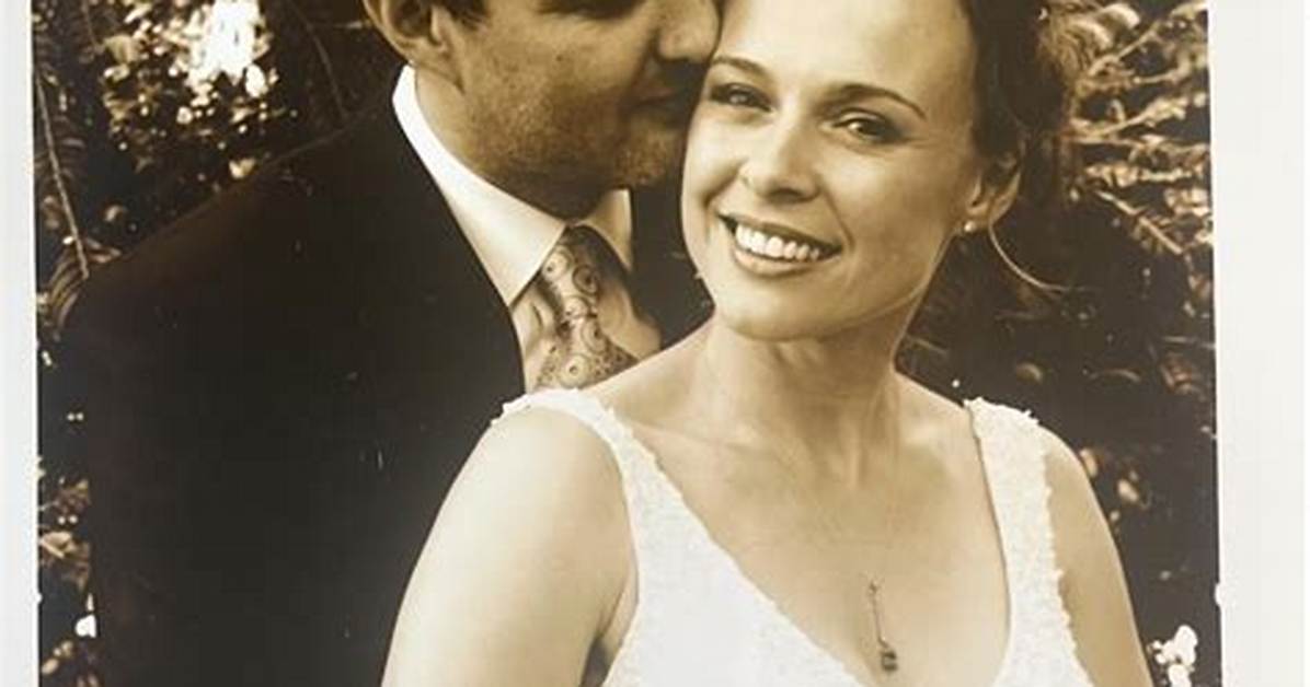 Tami Stronach Bio (Wiki)