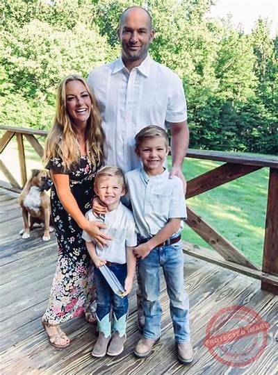 Tayla Lynn Family Life with Husband and Parents