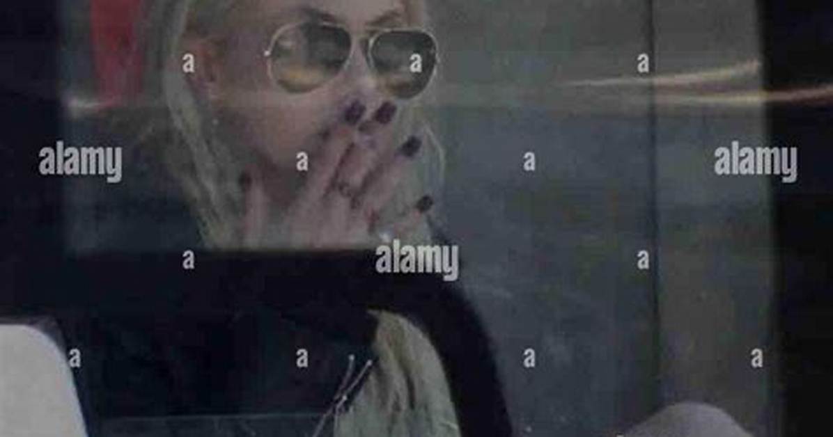 Taylor Momsen, 16, Caught Smoking a Cigarette