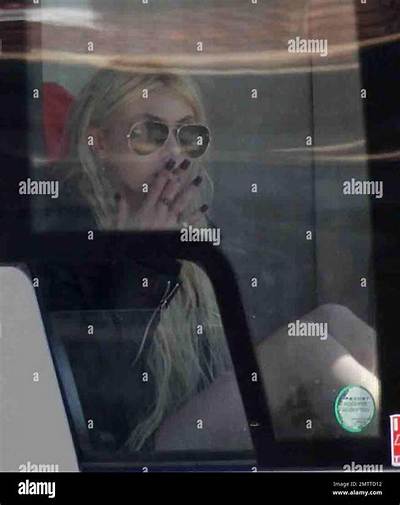Taylor Momsen, 16, Caught Smoking a Cigarette
