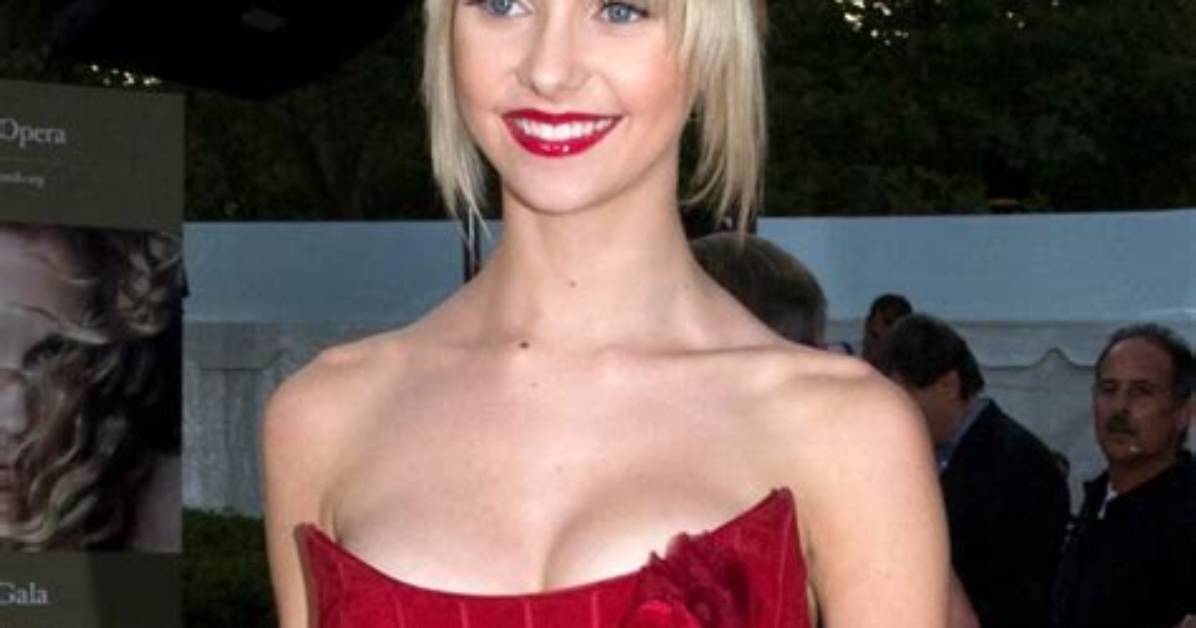 Taylor Momsen Bio (Wiki)