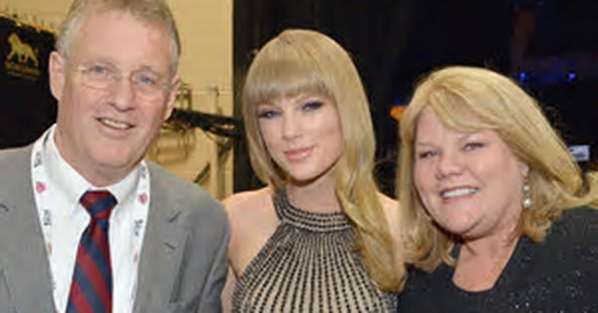 Taylor Swift’s Parents Are ‘Difficult & Controlling, ’ Alienating Swifty’s Team