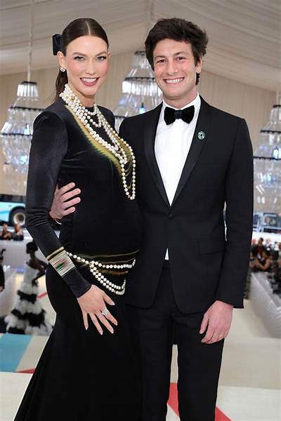 The Kushner Family Thinks Karlie Kloss Is a Shiksa Who Is ‘Not That Smart’