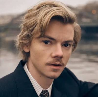 Thomas Brodie-Sangster Wiki, Age, Net Worth, Girlfriend, Family, Biography & More