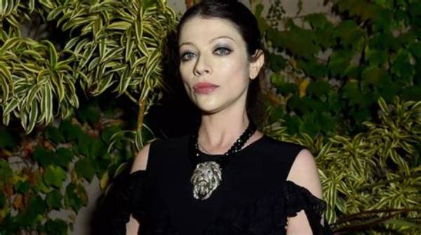 Three Reasons to Follow Michelle Trachtenberg on Twitter