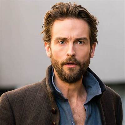 Tom Mison Bio (Wiki)
