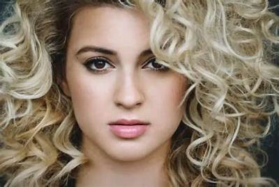 Tori Kelly Height, Weight, Net Worth, Age, Birthday, Wikipedia, Who, Nationality, Biography