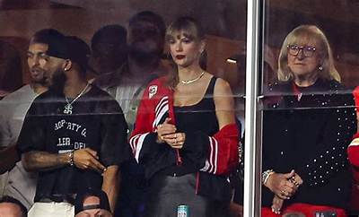 Travis Kelce’s Family Is Freaked out by Taylor Swift’s Fame & Her Obsessive Fans