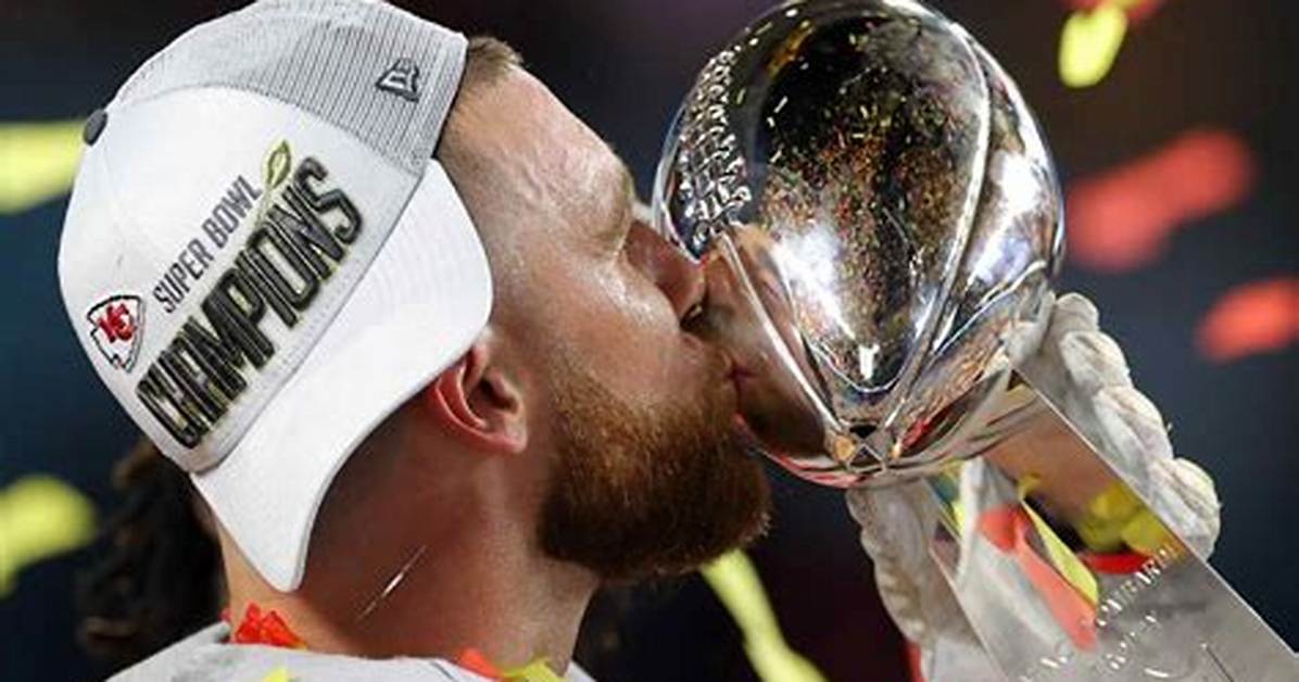 Travis Kelce Sends His Approval over Hilarious Taylor Swift Romance Costume