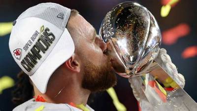 Travis Kelce Sends His Approval over Hilarious Taylor Swift Romance Costume