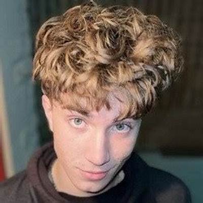 Trent Arnot - Age, Family, Bio