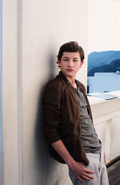 Tye Sheridan Gay, Girlfriend, Net Worth