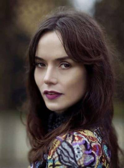 Valene Kane - Age, Family, Bio