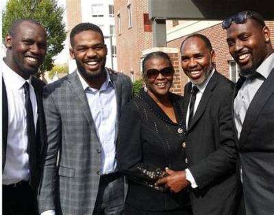 Van Jones Siblings: Meet Sister Angela Jones