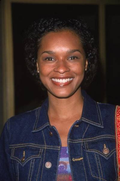 Victoria Dillard Bio (Wiki)