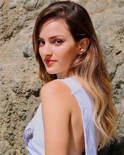 Victoria Pfeifer - Age, Family, Bio