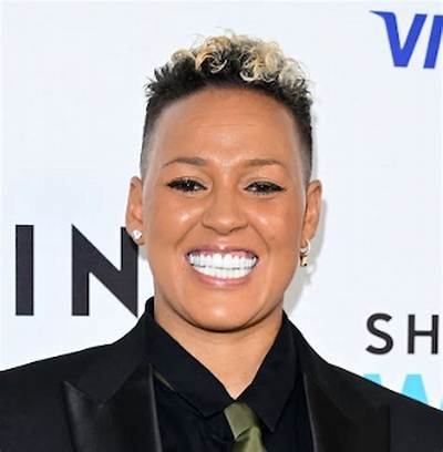What Happened to Lianne Sanderson’s Teeth? English Footballer New Look Explored