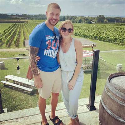 What Happened to Steve Hawk Parents Sally and Richard Eugene Hawk? Facts About Mina Starsiak Husband Family