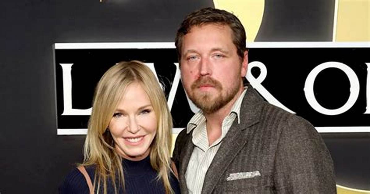 What Is Kelli Giddish Husband Occupation?