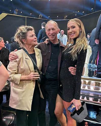 What Is Nikki Glaser Father Ej Glaser Net Worth 2022? Meet the Fboy Island Host Family