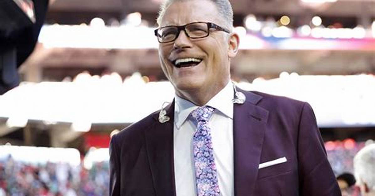 What Is the American Sports Commentor Howie Long Net Worth?