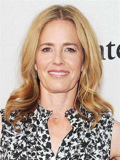 Where Does Elisabeth Shue Live?