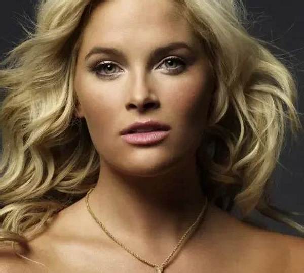 Whitney Thompson - Age, Family, Bio