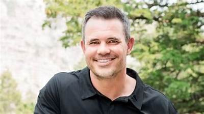 Who Is Contractor Tyler Farrell from Dream Home Makeover Netflix?