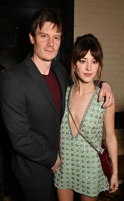 Who Is Daisy Edgar-Jones Boyfriend? Everything About Her Relationship and Dating Life
