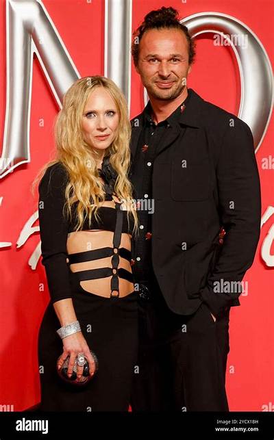 Who Is Juno Temple Boyfriend in 2023? Dating Timeline and Wikipedia