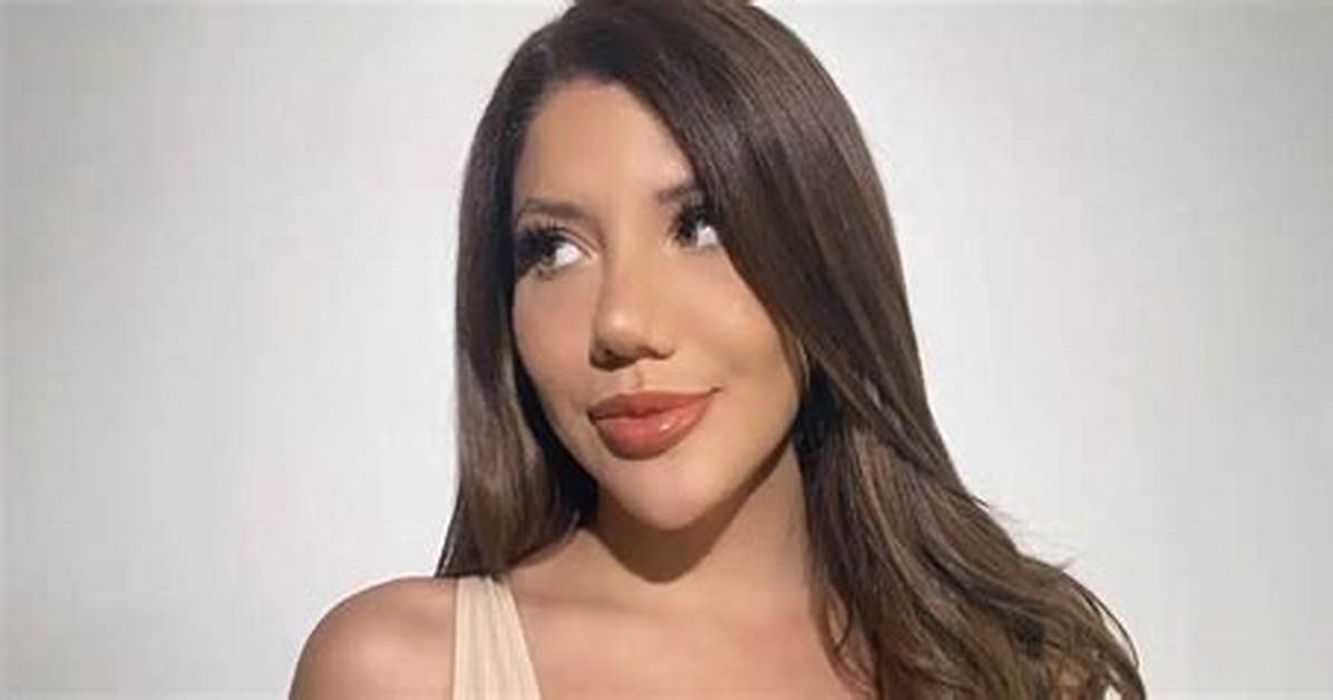 Who Is Laura Mellado? Age, Measurements, Family, Net Worth