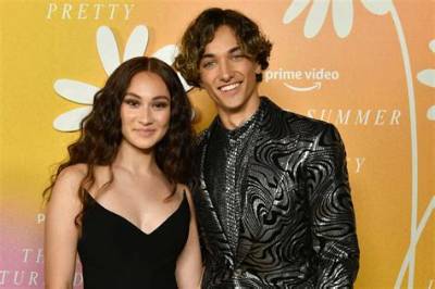 Who Is Lola Tung Dating? Boyfriend Age Gap & Relationship Timeline