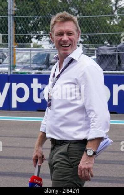 Who Is Sky F1 Presenter Simon Lazenby Married to? Everything on His Wife & Net Worth