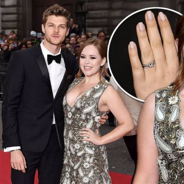 Who Is Tanya Burr Mysterious Boyfriend in 2022? Youtuber Shares Pregnancy with New Partner