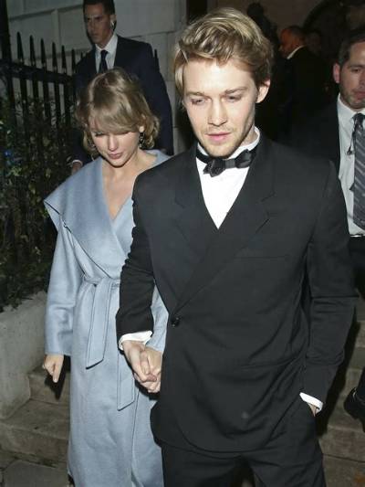 Who Is Taylor Swift Boyfriend 2022? Taylor Swift Age, Biography, Brother, Parents