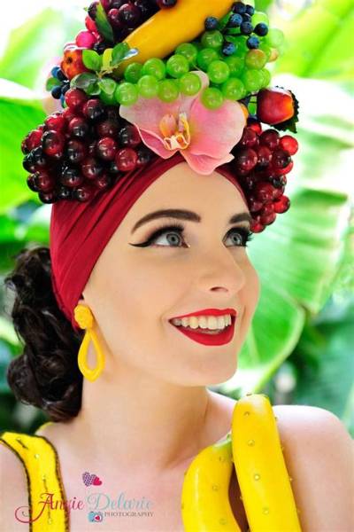 Who Wore the Fruit on Her Head?