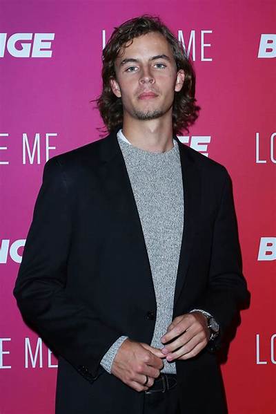 William Lodder - Age, Family, Bio
