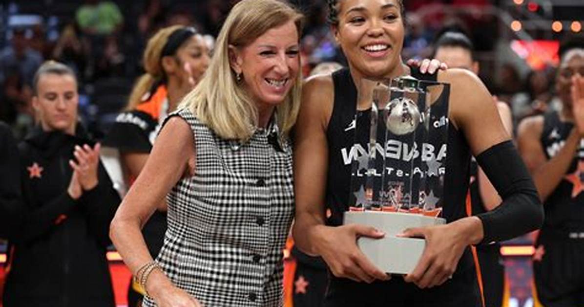 Wnba S Napheesa Collier and Fianc%C3%A9 Alex 400. Jpg