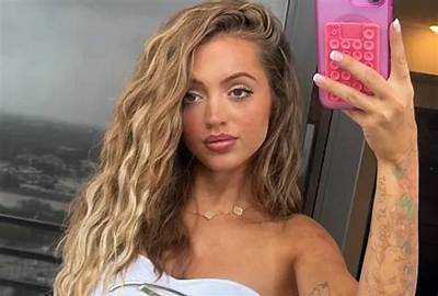 Woah Vicky Net Worth - Wiki, Age, Weight and Height, Relationships, Family, and More