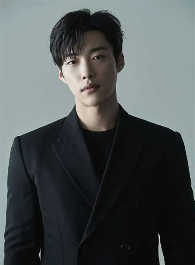 Woo Do-Hwan Bio (Wiki)