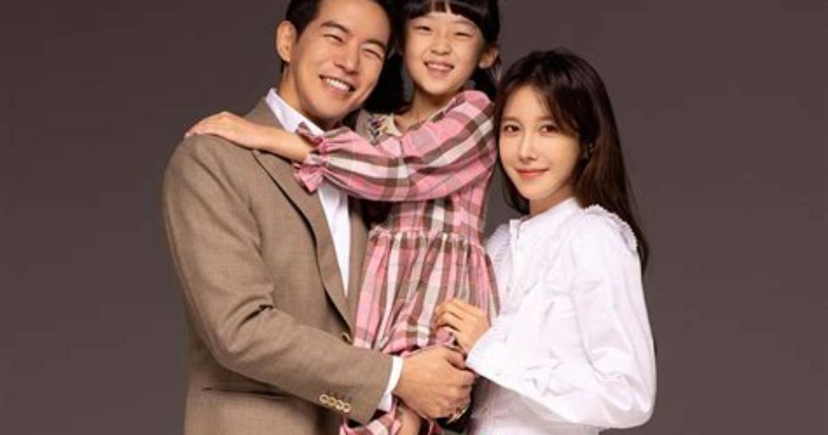 Yoon Ji-on - Age, Family, Bio