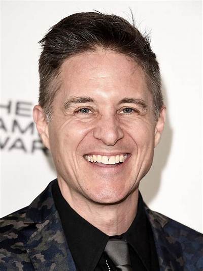 Yuri Lowenthal - Age, Family, Bio