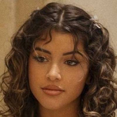 Zoe Gara - Age, Family, Bio
