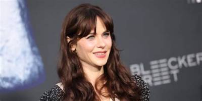 Zooey Deschanel Doesn’t Want Kids: “It Was Never an Ambition, I Like Working”